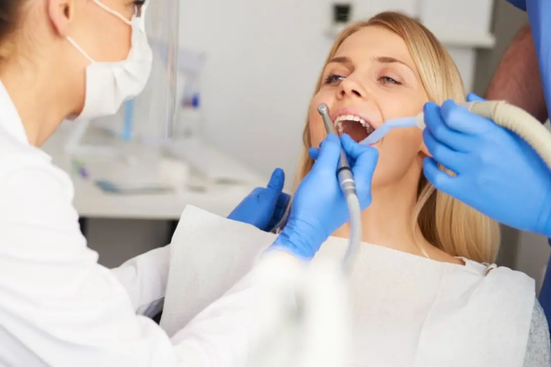 How log after a tooth decay filling can I eat?